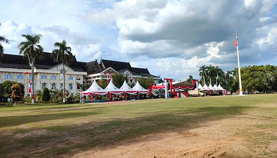 Lapangan Depan Kantor Gubernur